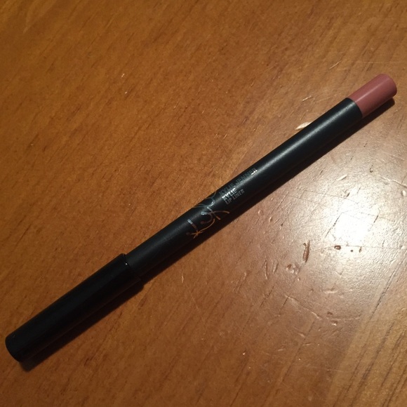 Kylie Cosmetics Lip Liner 👄 - Picture 3 of 8